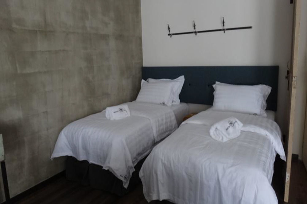 Merton Hotel Ипох Екстериор снимка