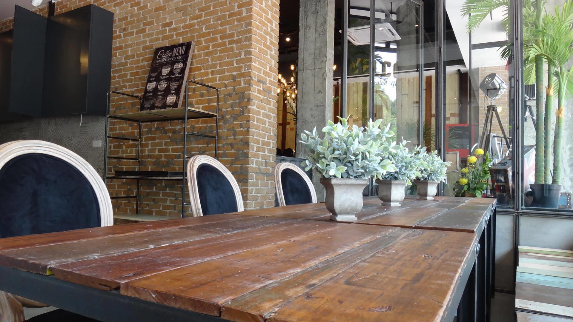 Merton Hotel Ипох Екстериор снимка